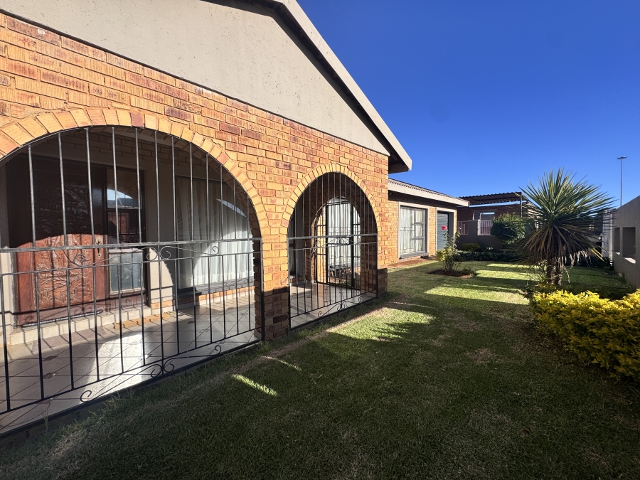3 Bedroom Property for Sale in Kanana North West